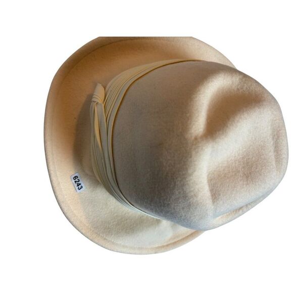 Betmar New York Womens Cream Wool Felt Cloche Hat With Pleated Ribbon Band - Picture 8 of 8